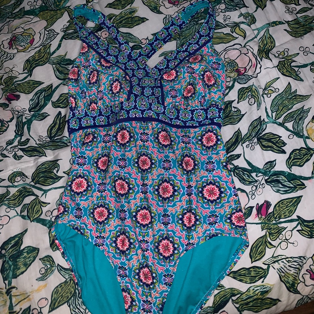 One piece bath suit